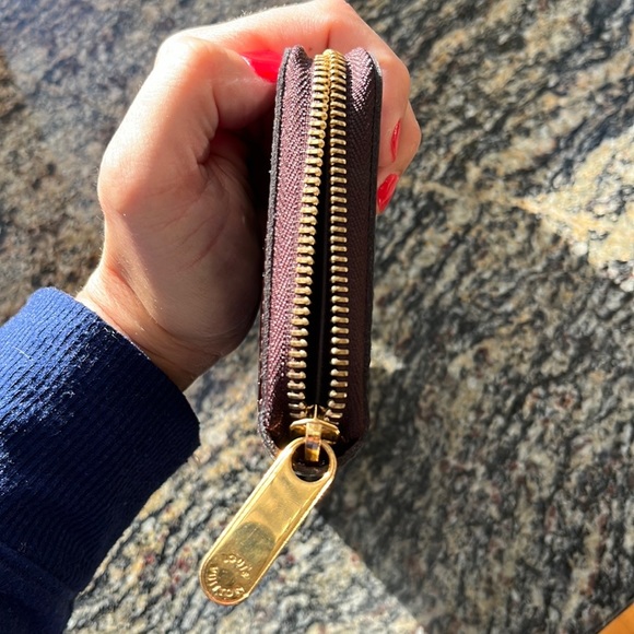 100% Authentic Louis Vuitton Zippy Wallet. Burgundy patent leather - Picture 4 of 10